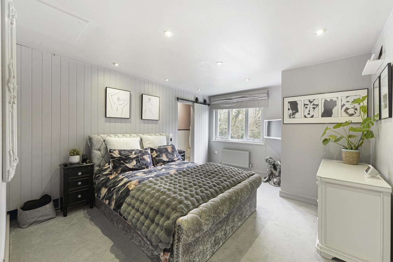 Avondale Court, Weavering