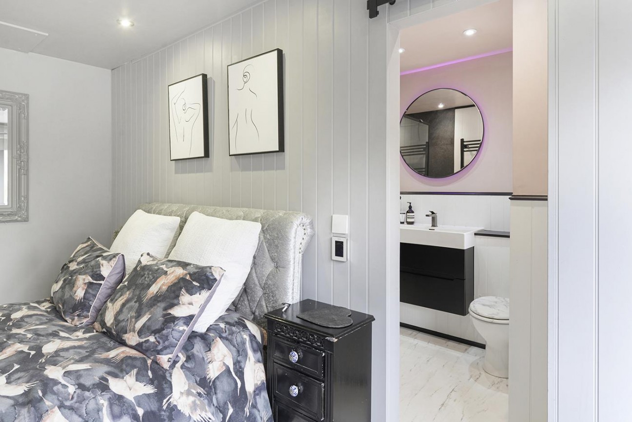 Avondale Court, Weavering