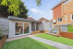 Avondale Court, Weavering