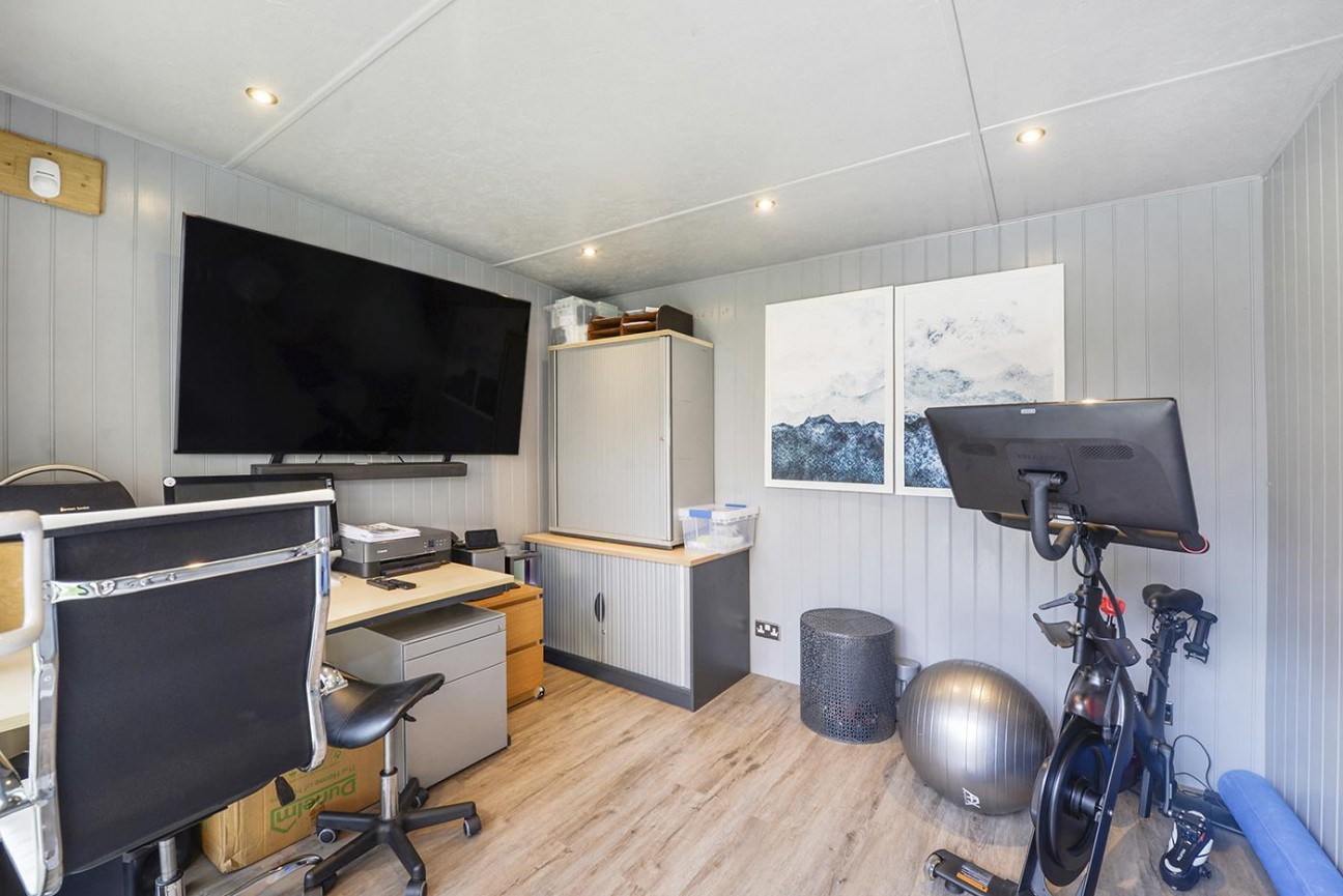 Avondale Court, Weavering