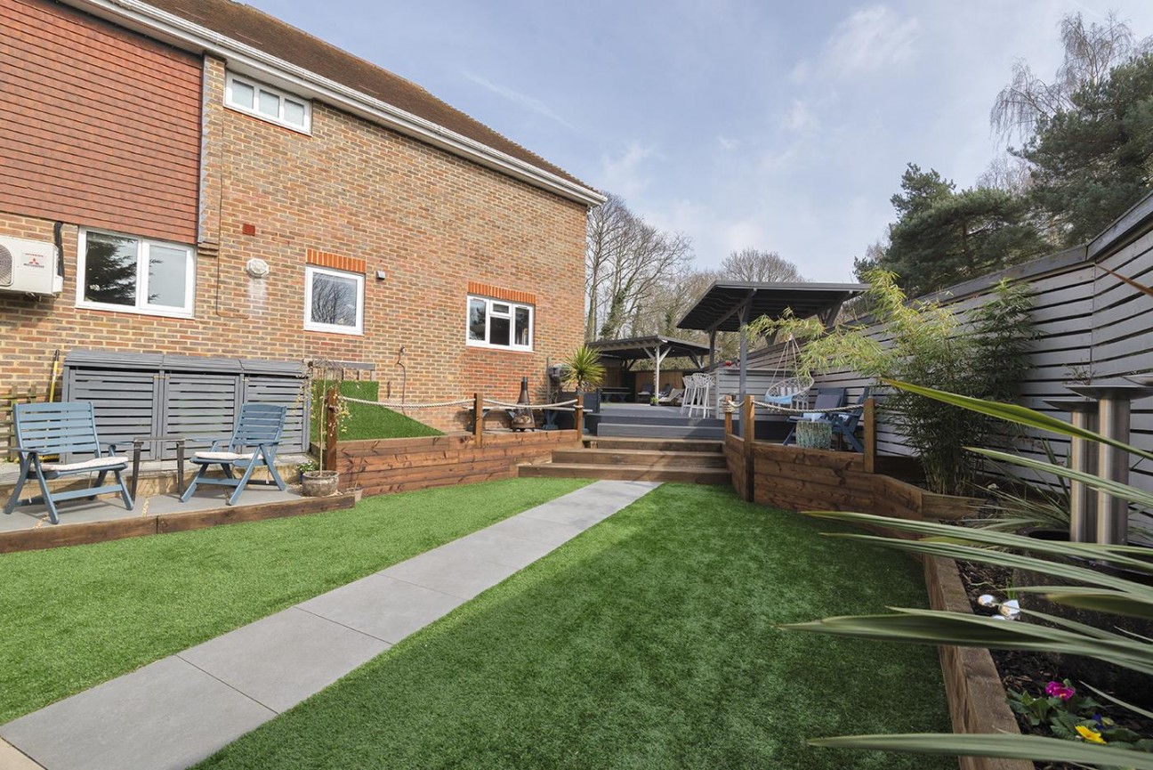 Avondale Court, Weavering