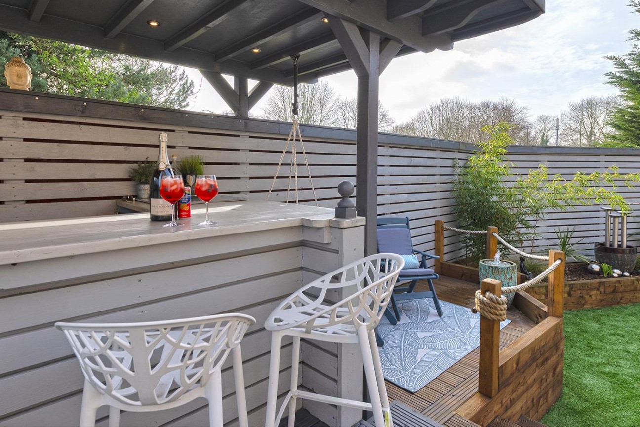 Avondale Court, Weavering