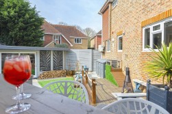 Avondale Court, Weavering