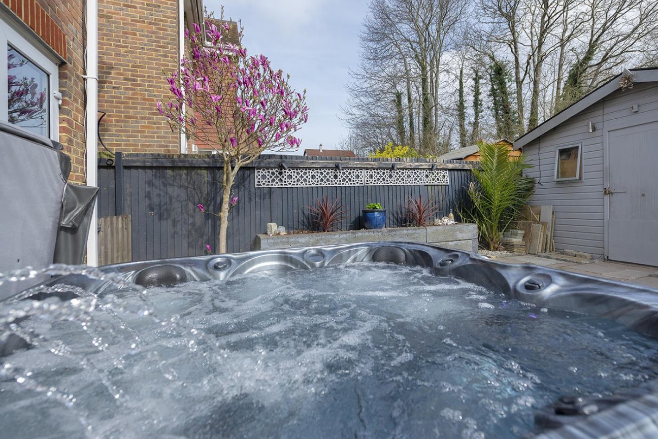 Avondale Court, Weavering