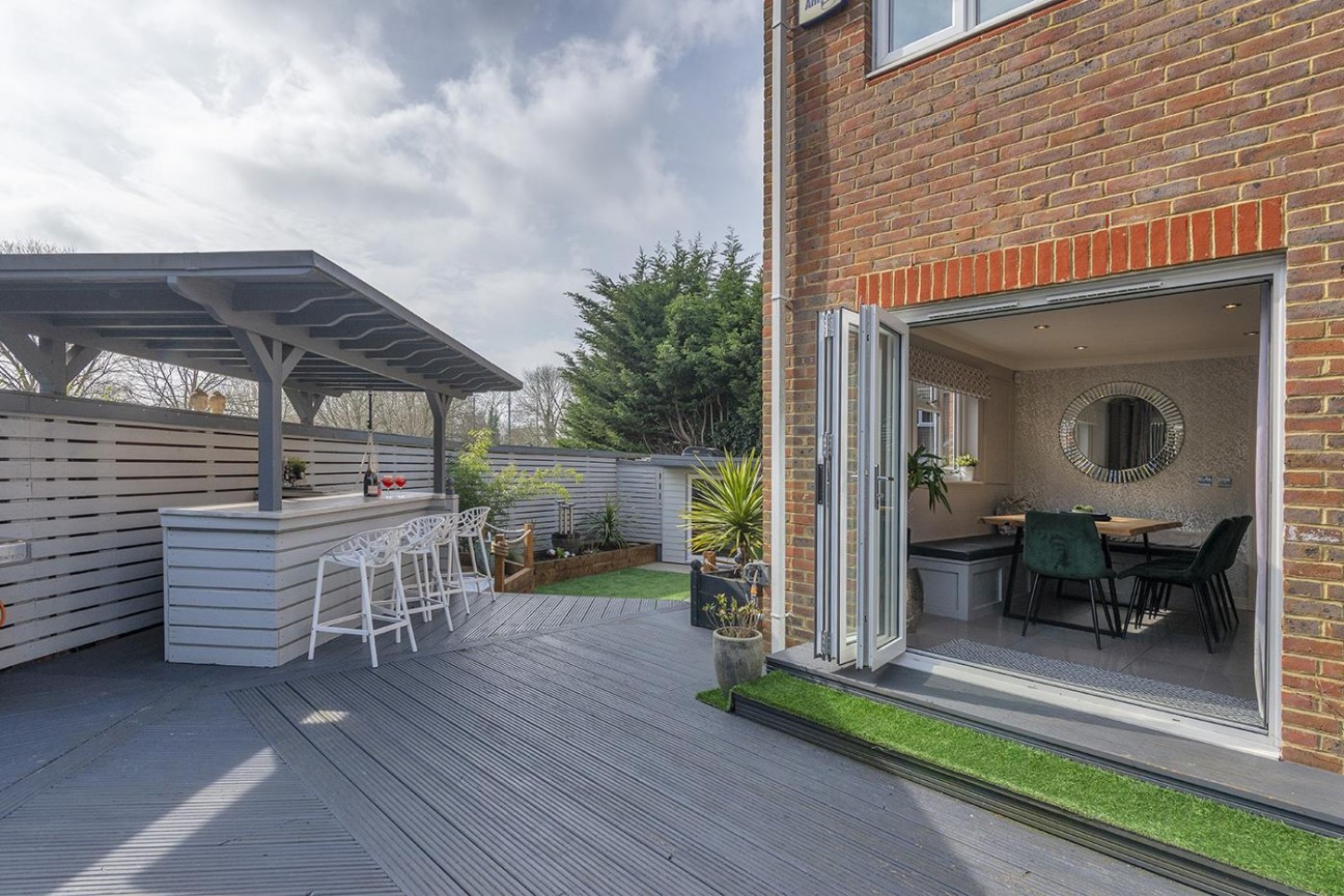 Avondale Court, Weavering