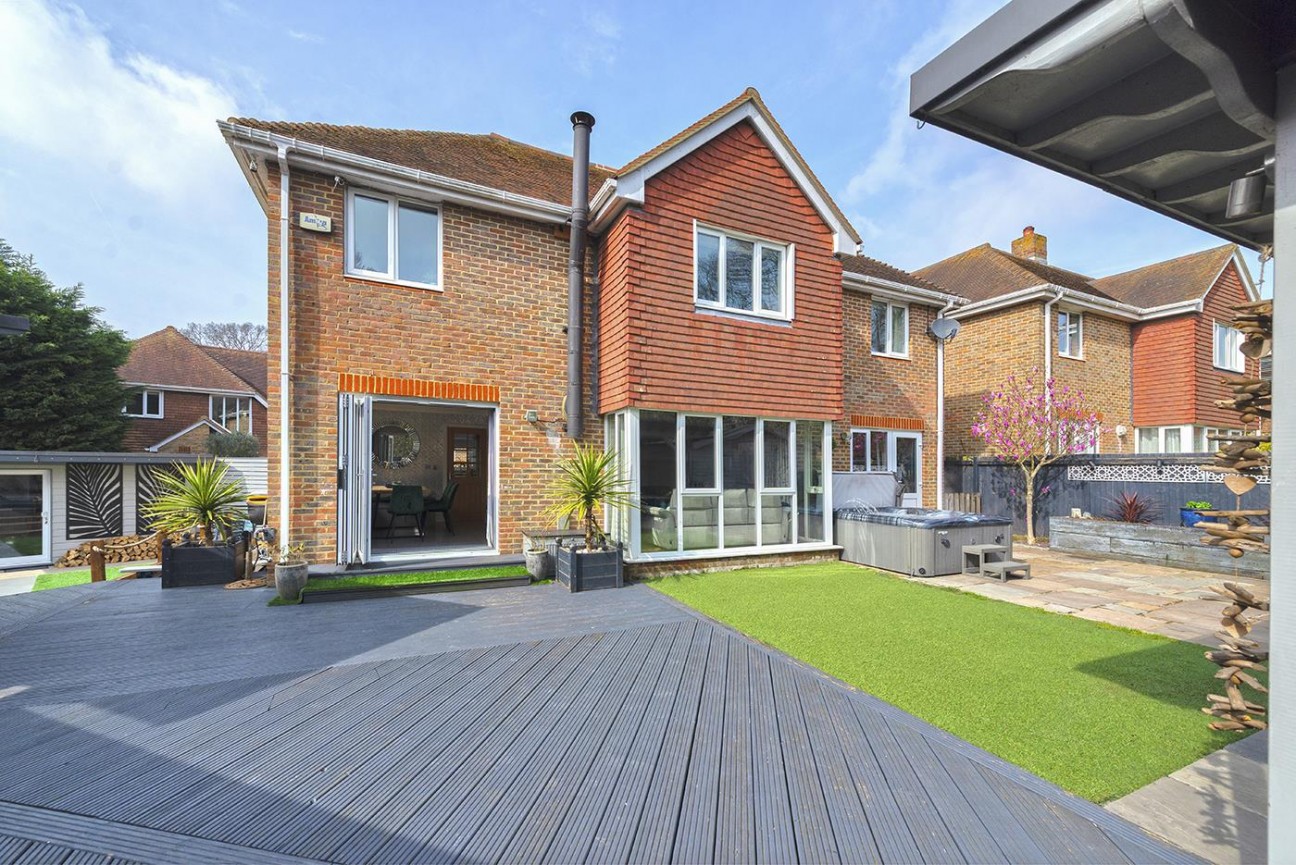 Avondale Court, Weavering