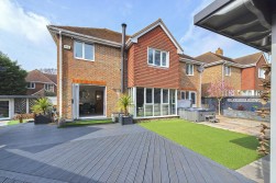 Avondale Court, Weavering