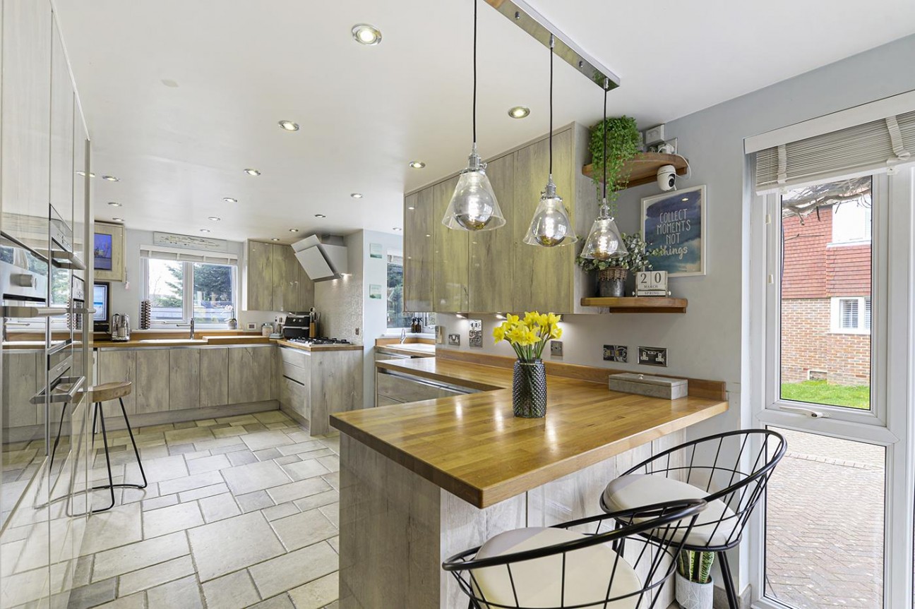 Avondale Court, Weavering