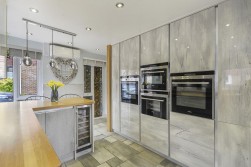 Avondale Court, Weavering