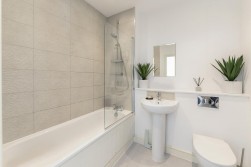 Nottingham Drive, Kings Hill