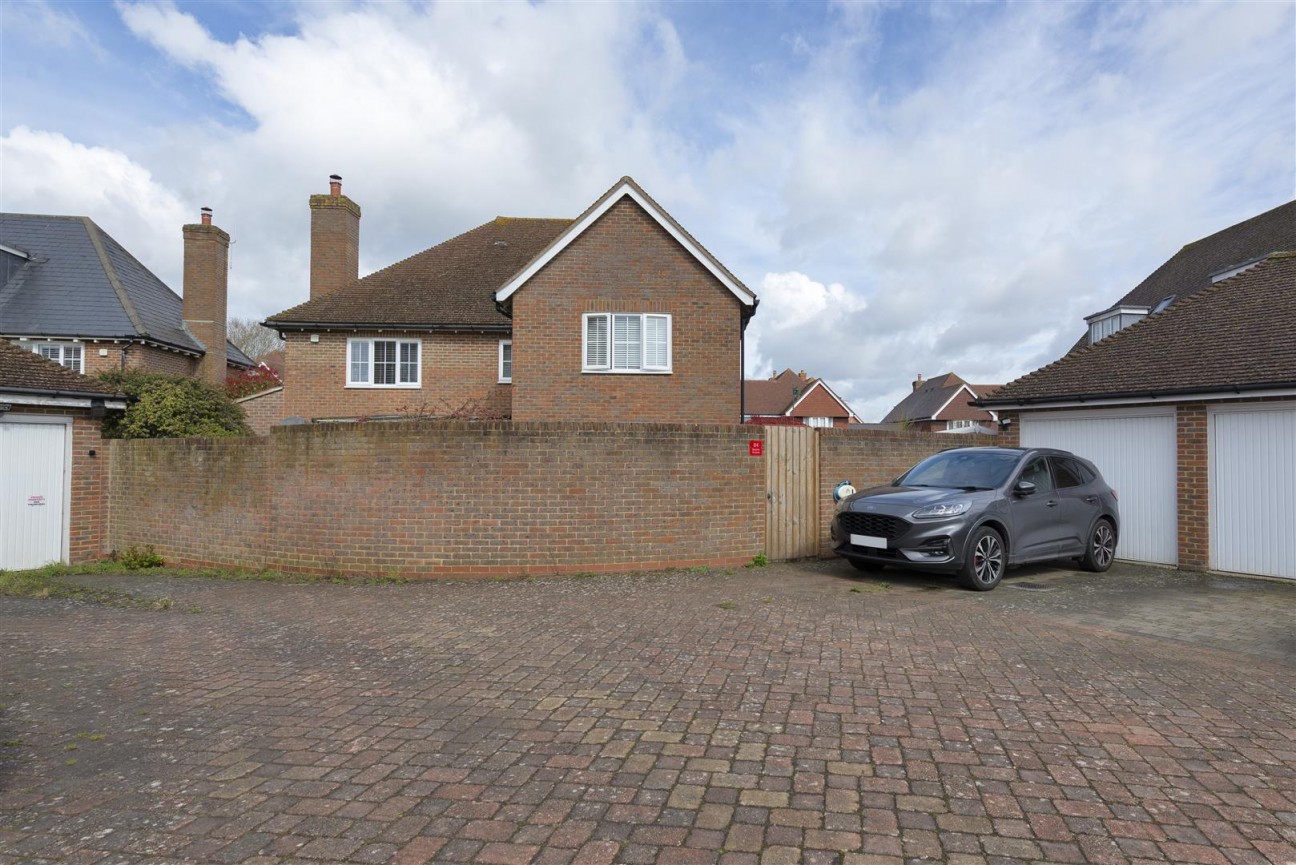 Beacon Avenue, Kings Hill, West Malling