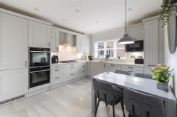 Woodford Grove, Kings Hill, ME19 4BX