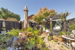 Whetsted Road, Five Oak Green