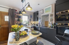 Whetsted Road, Five Oak Green