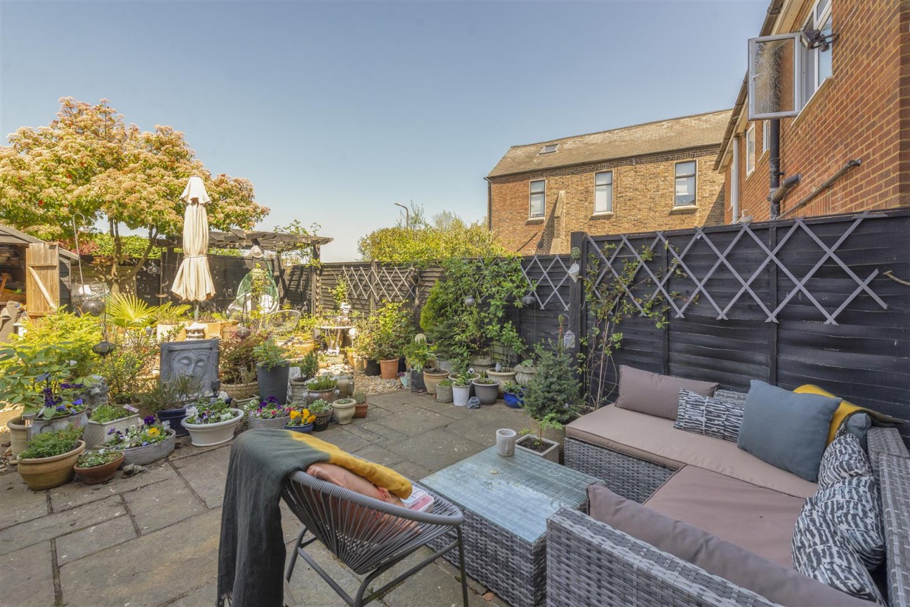 Whetsted Road, Five Oak Green