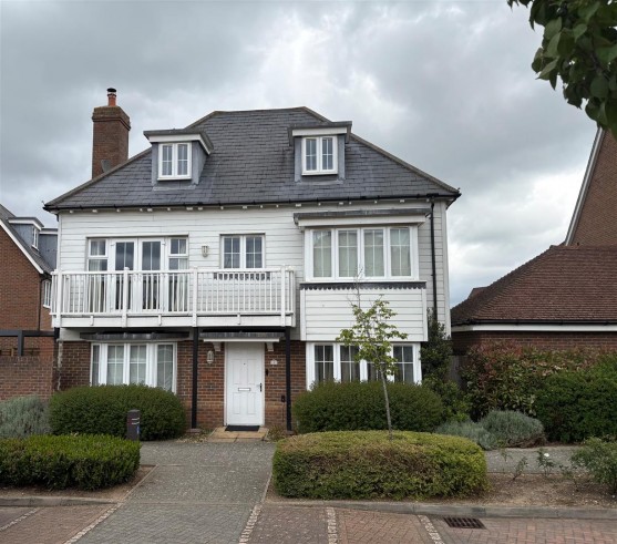 Holly Way, Kings Hill,