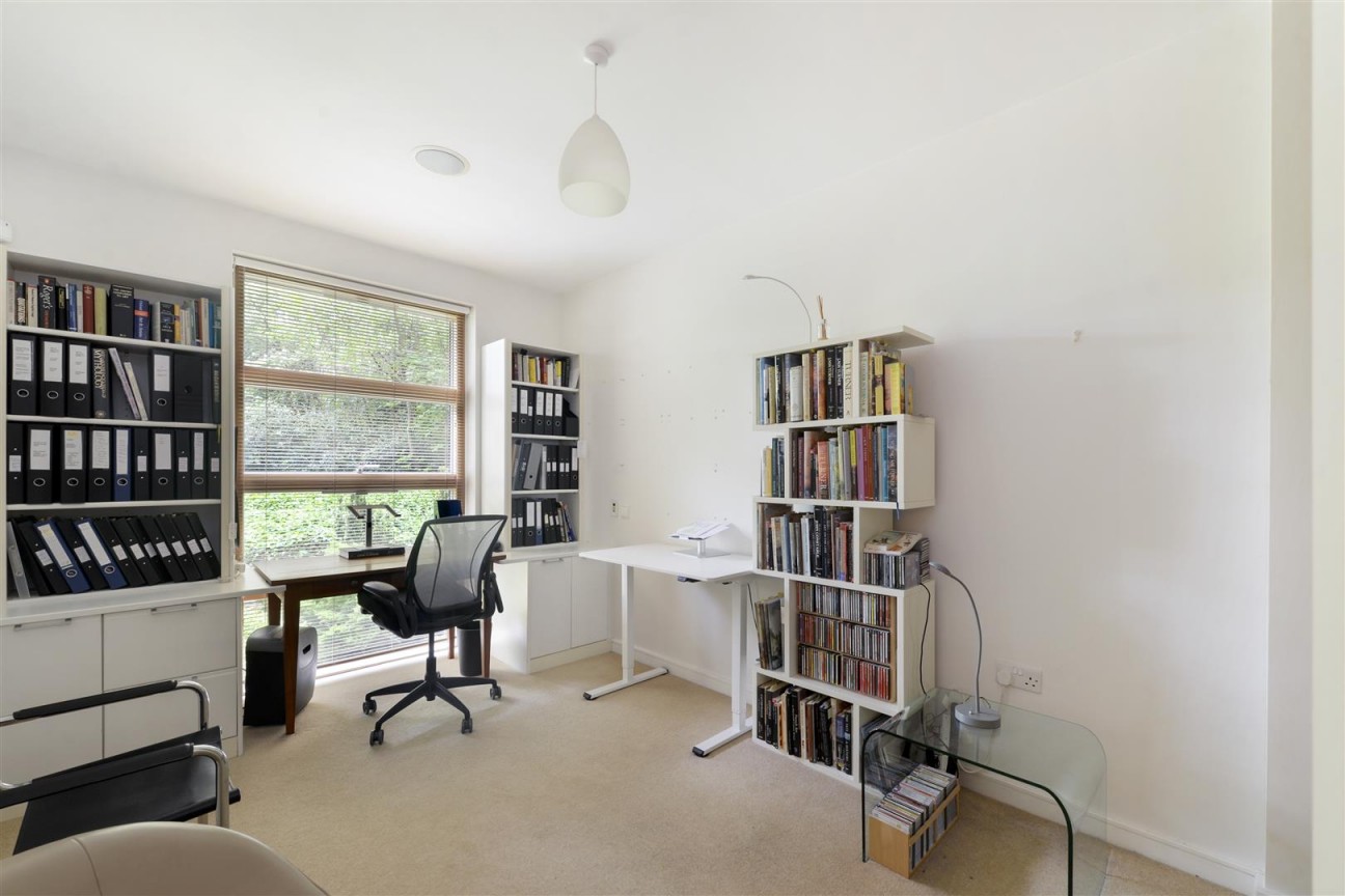 Gibson Drive, Kings Hill