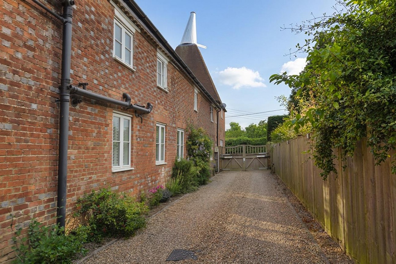 Maidstone Road, Hadlow, Tonbridge