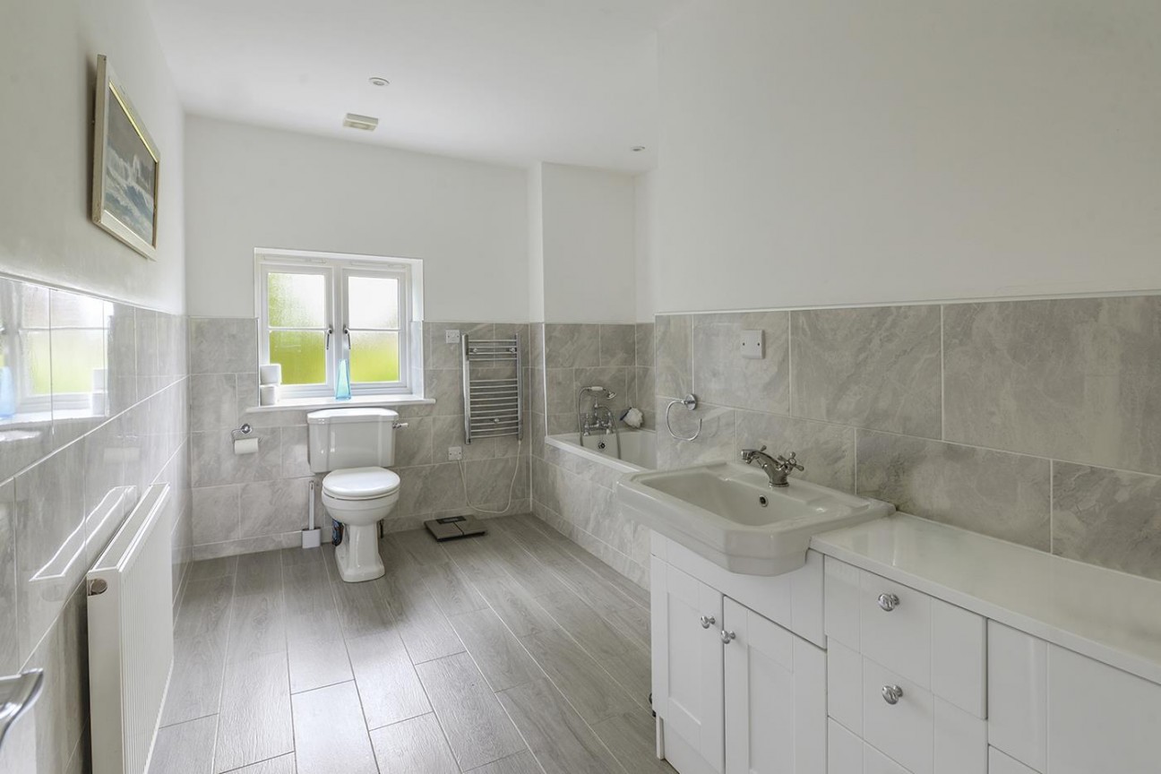 Maidstone Road, Hadlow, Tonbridge