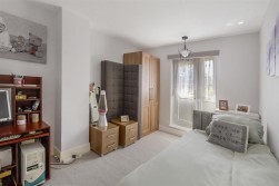 Hazel Avenue, Allington