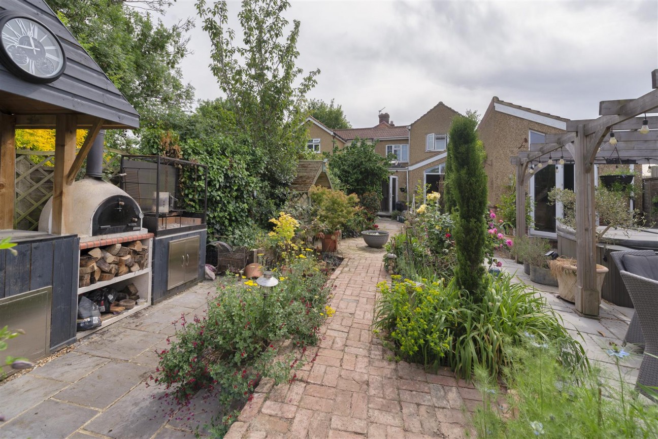 London Road, Allington