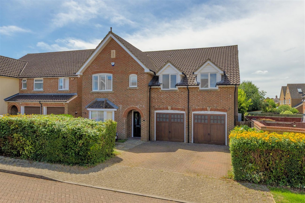 Alfriston Grove, Kings Hill, ME19 4AS