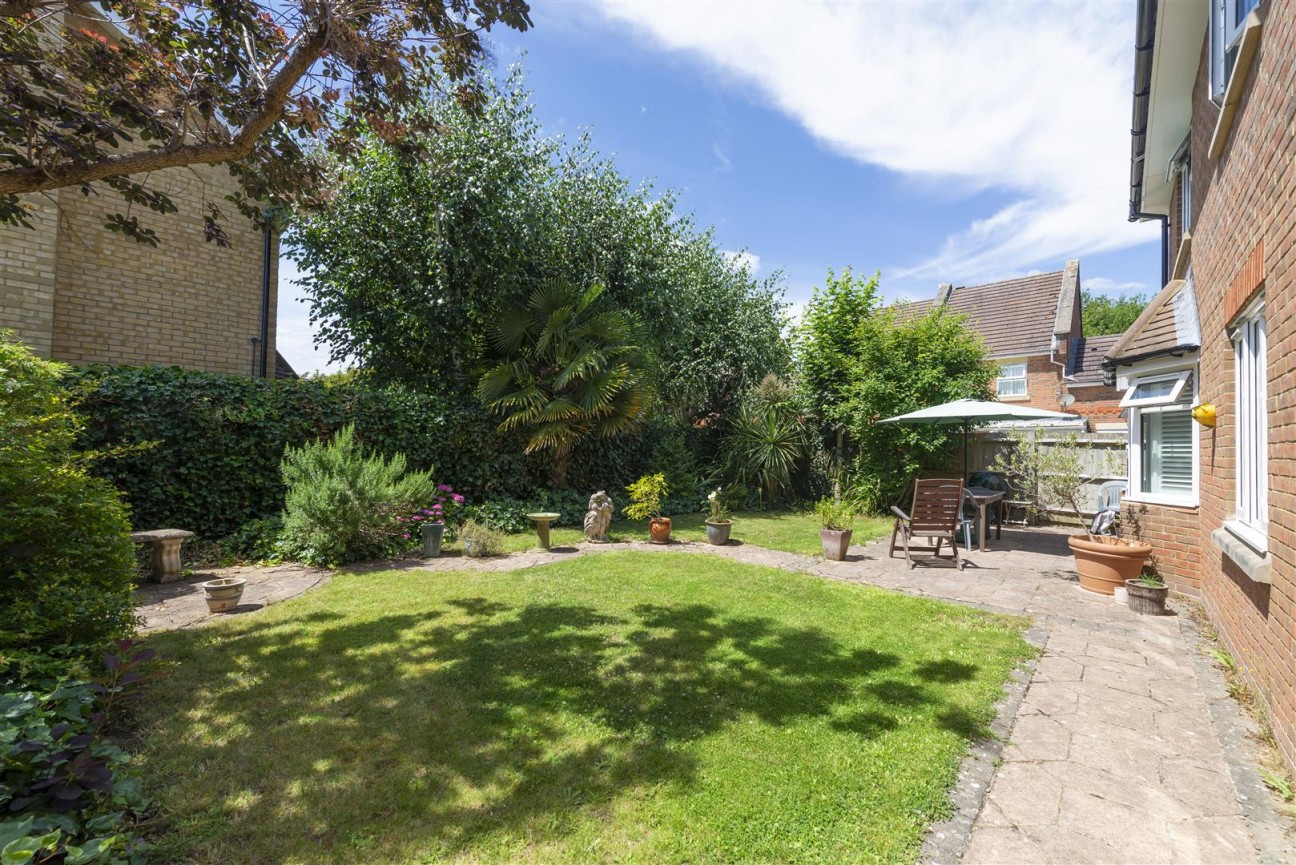 Alfriston Grove, Kings Hill, ME19 4AS