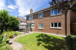 Alfriston Grove, Kings Hill, ME19 4AS