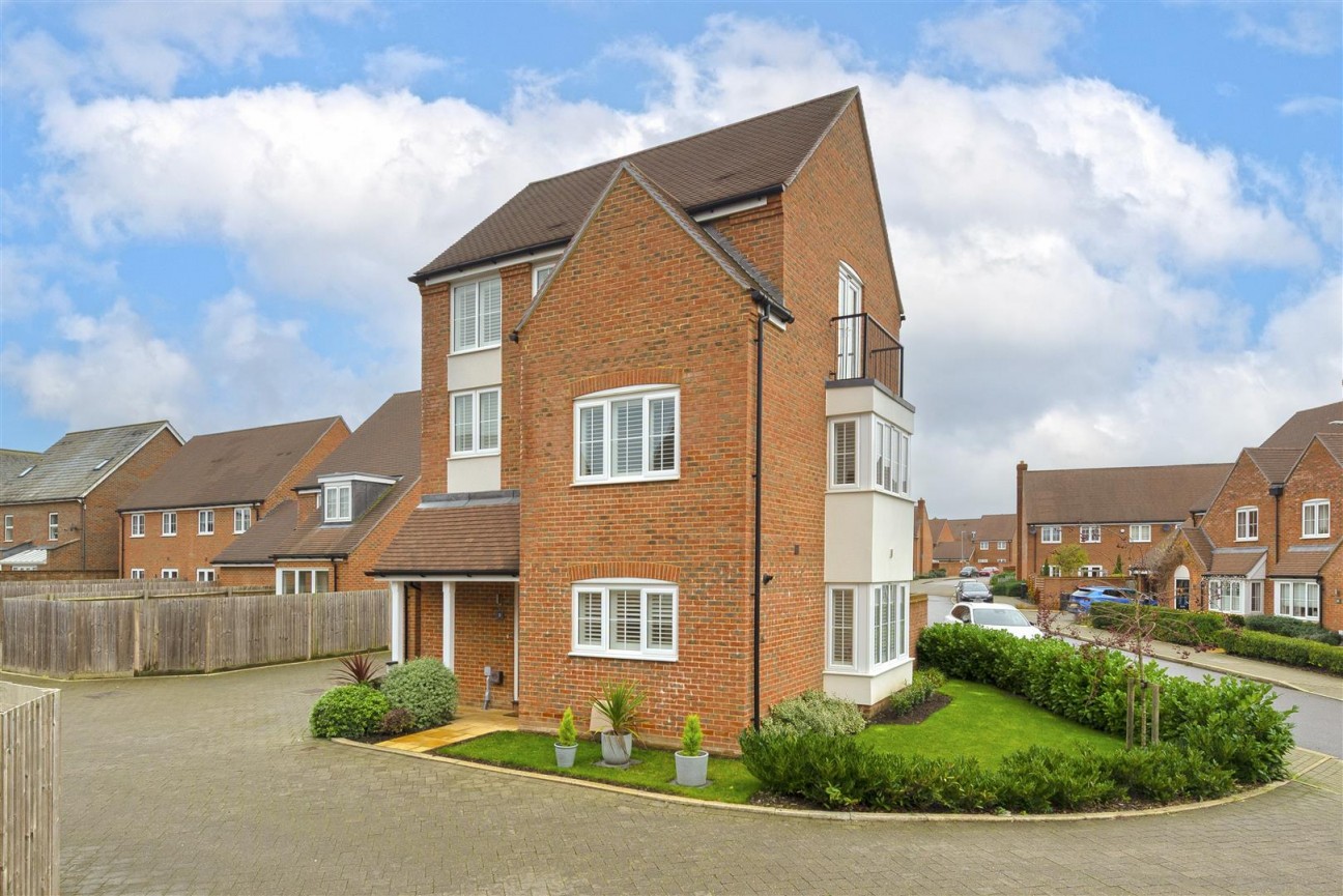 Royal Crescent, Kings Hill, West Malling