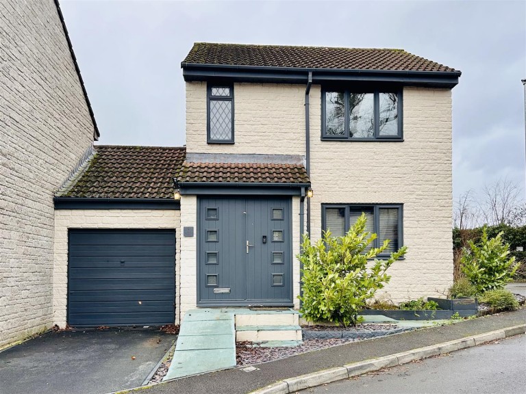 Cheddar Fields, Cheddar