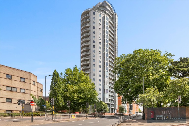 Altyre Road, Croydon