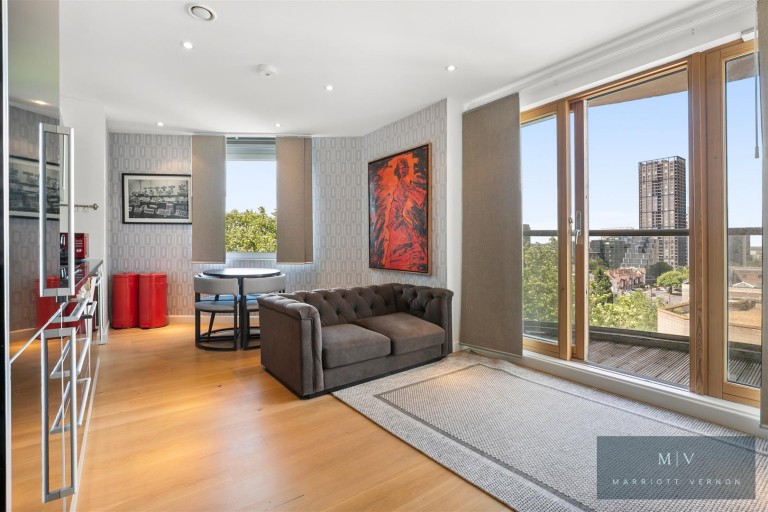 9 Altyre Road, Croydon