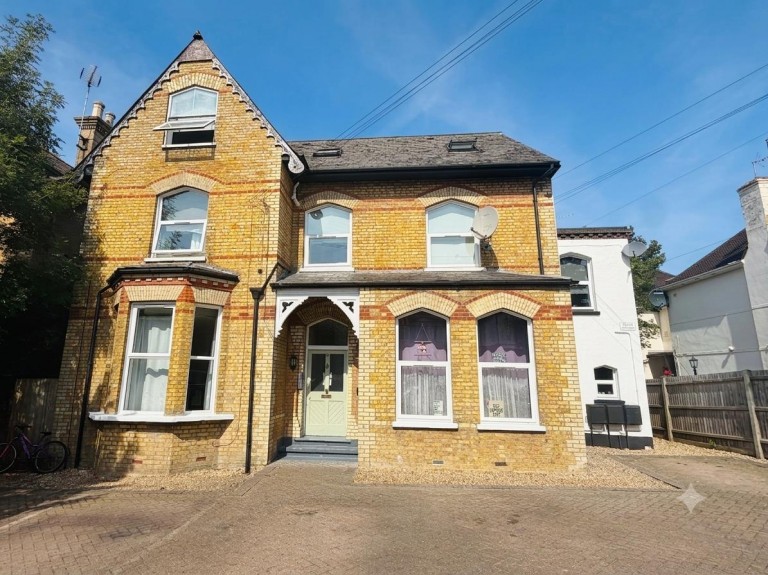 Woodside Road, Sutton