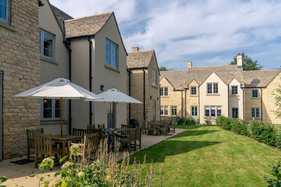 Hawkesbury Place, Fosseway, Stow on the Wold, GL54 1FF
