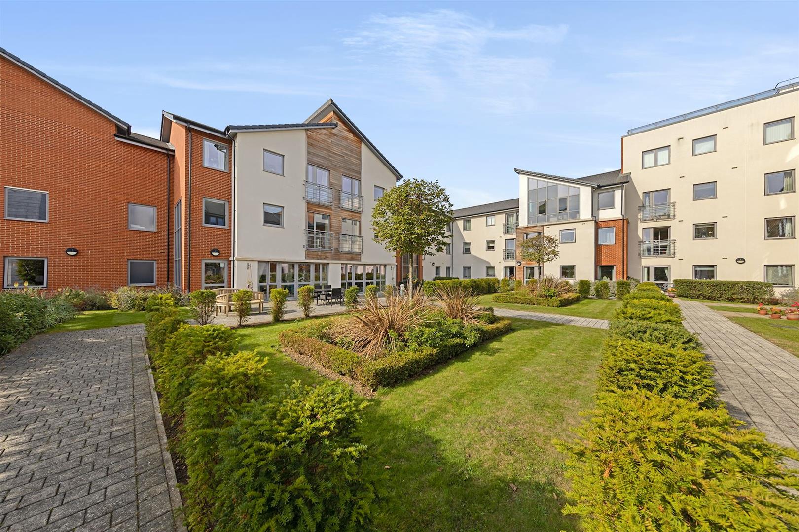 Kings Place, Fleet Road, Fleet