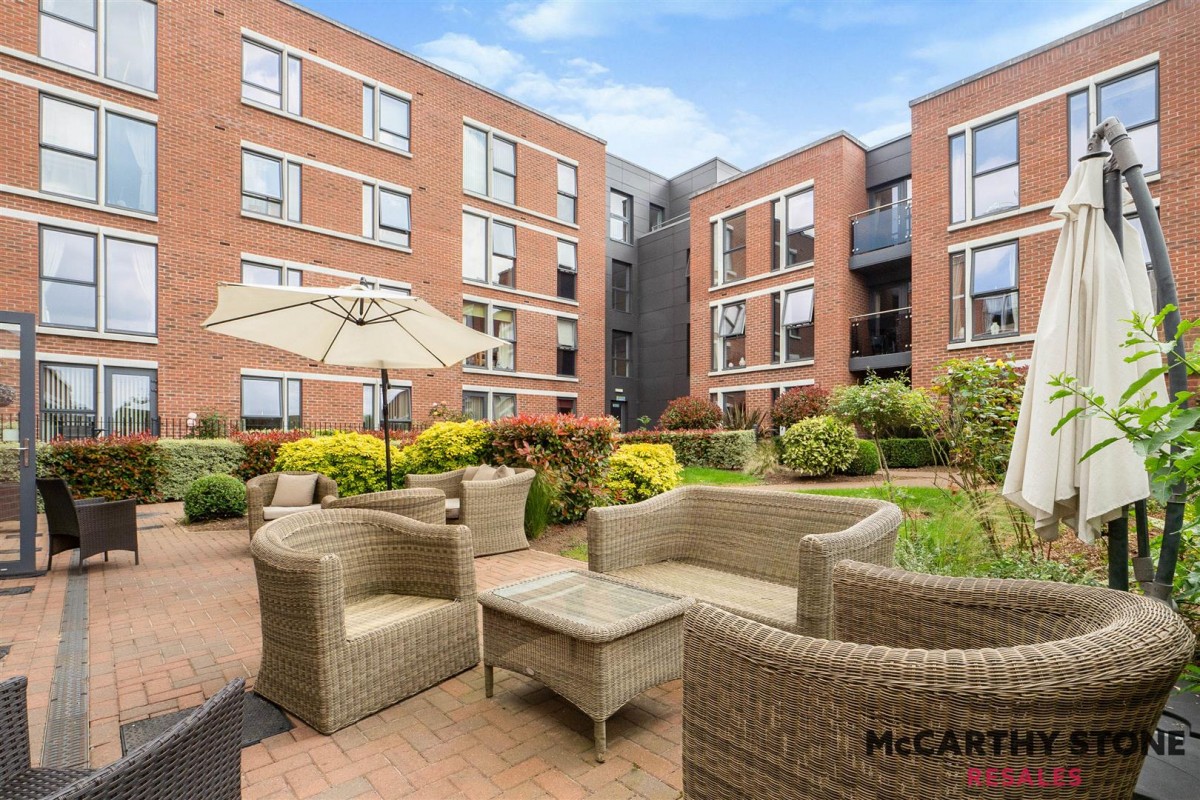 Glenhills Court, Little Glen Road, Glen Parva, Leicester, LE2 9DH