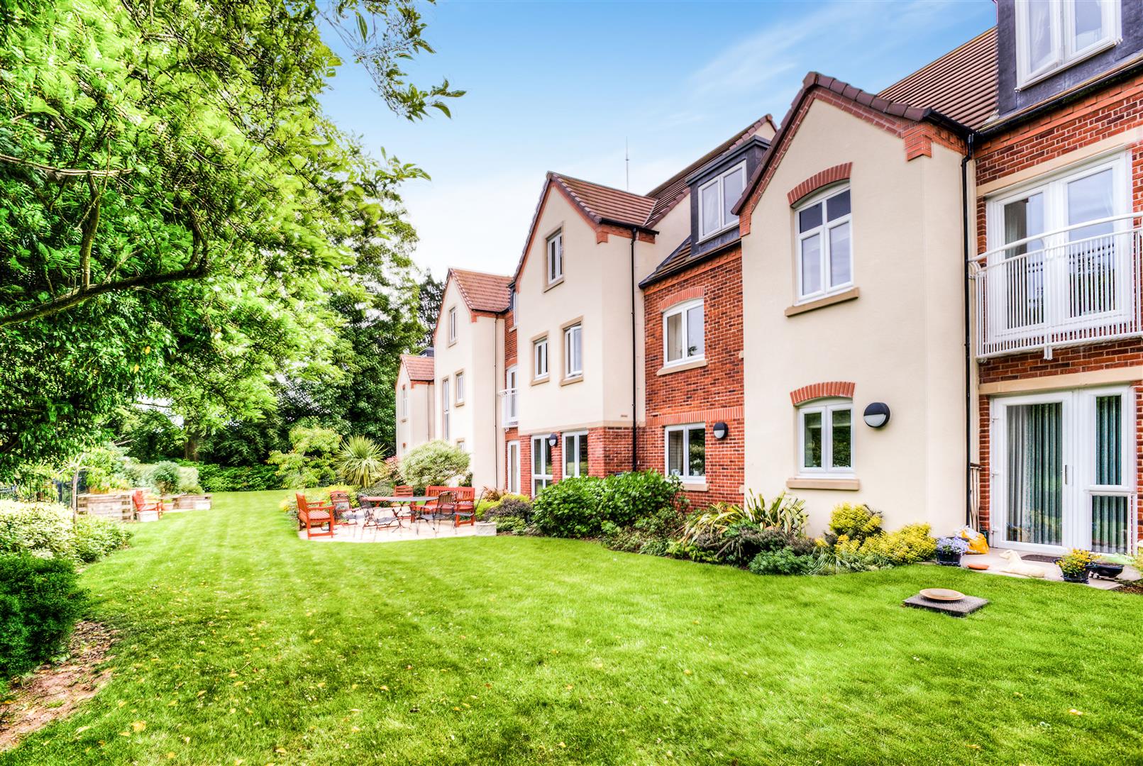 Salmon Court, Stratford Road, Wellesbourne, Warwick