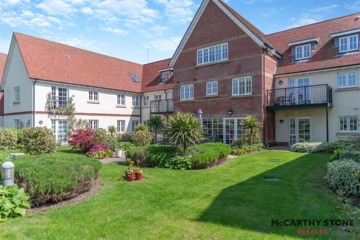 Cornmantle Court, Parsonage Barn Lane, Ringwood | McCarthy and Stone ...