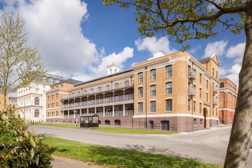 Bowes Lyon Court, Poundbury, Dorchester