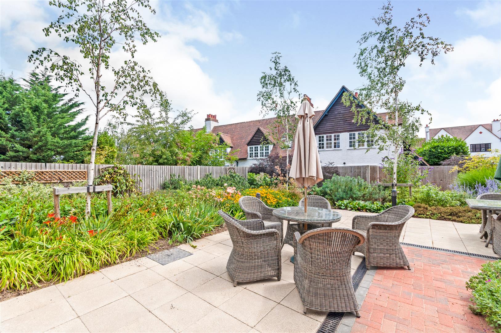 Le Jardin, Station Road, Letchworth Garden City, SG6 3BA