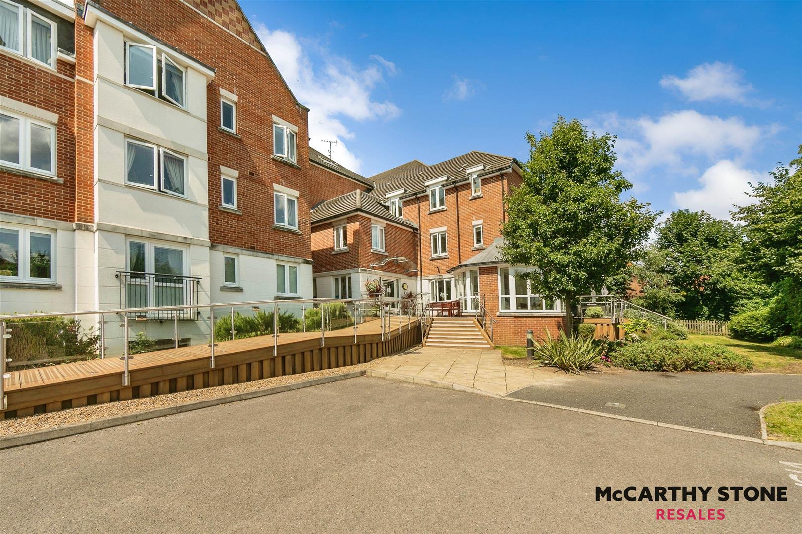 Abbotsmead Place, Caversham, Reading