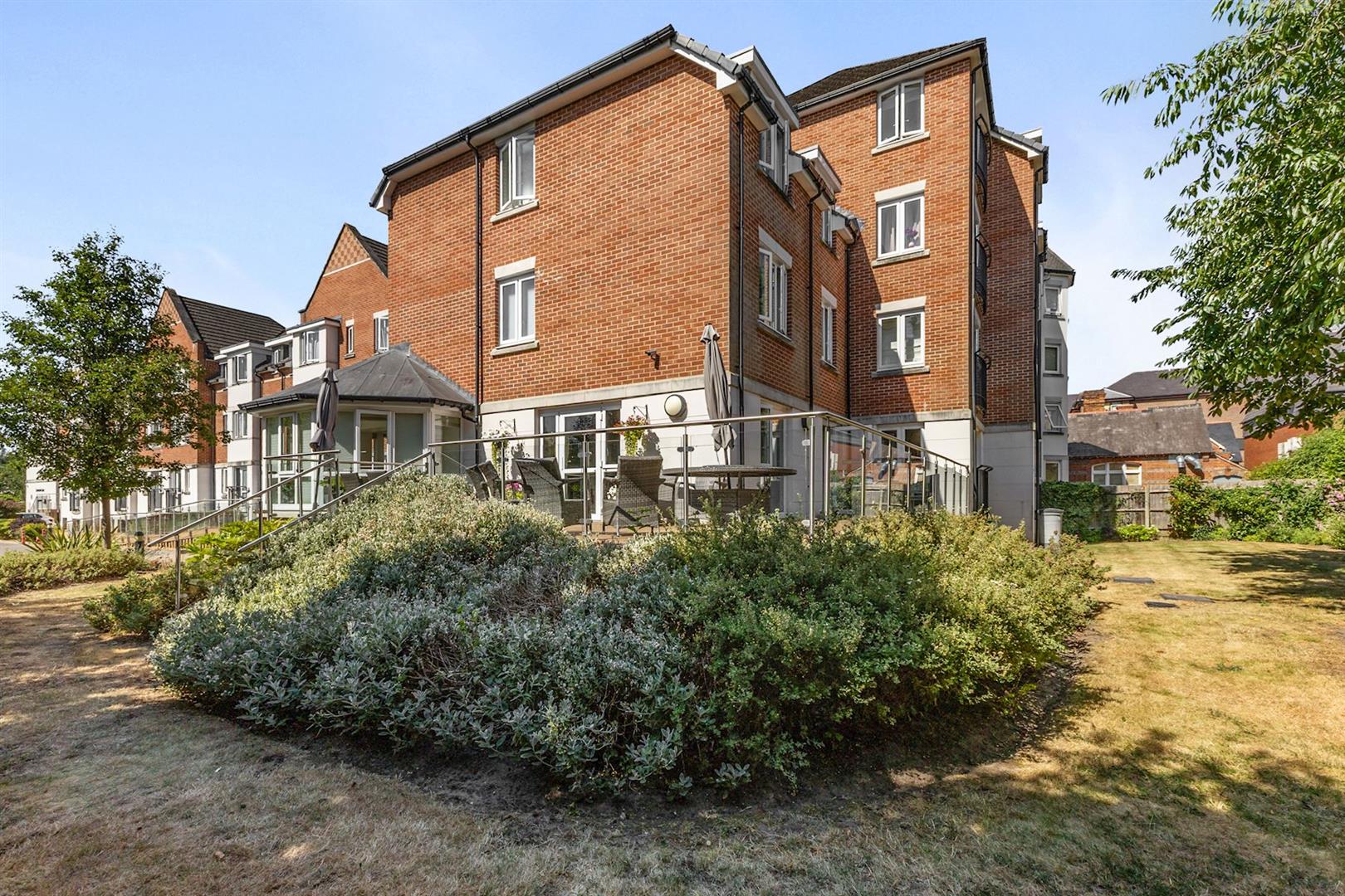 Abbotsmead Place, Caversham, Reading