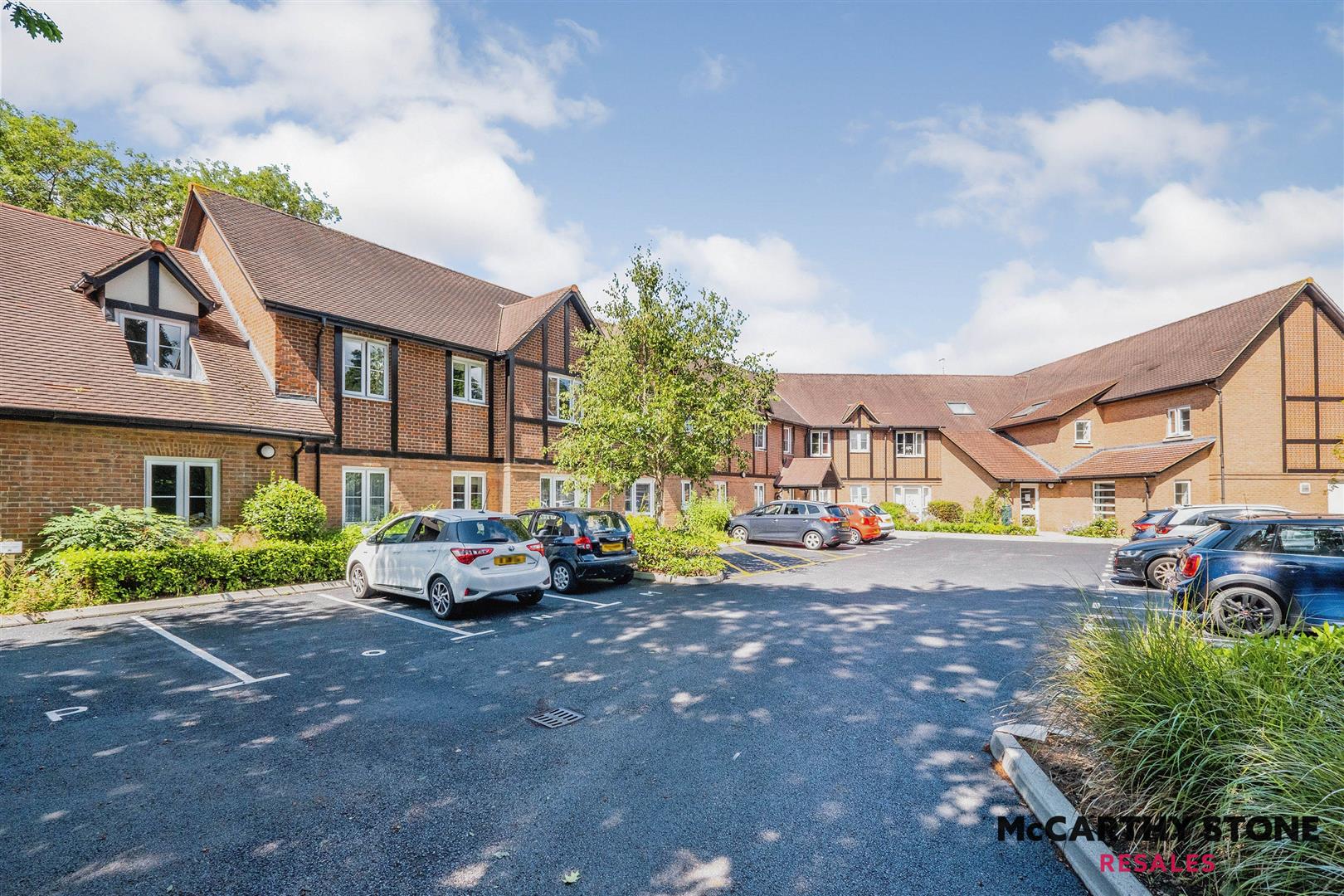 Foxmead Court, Meadowside, Storrington, RH20 4FN