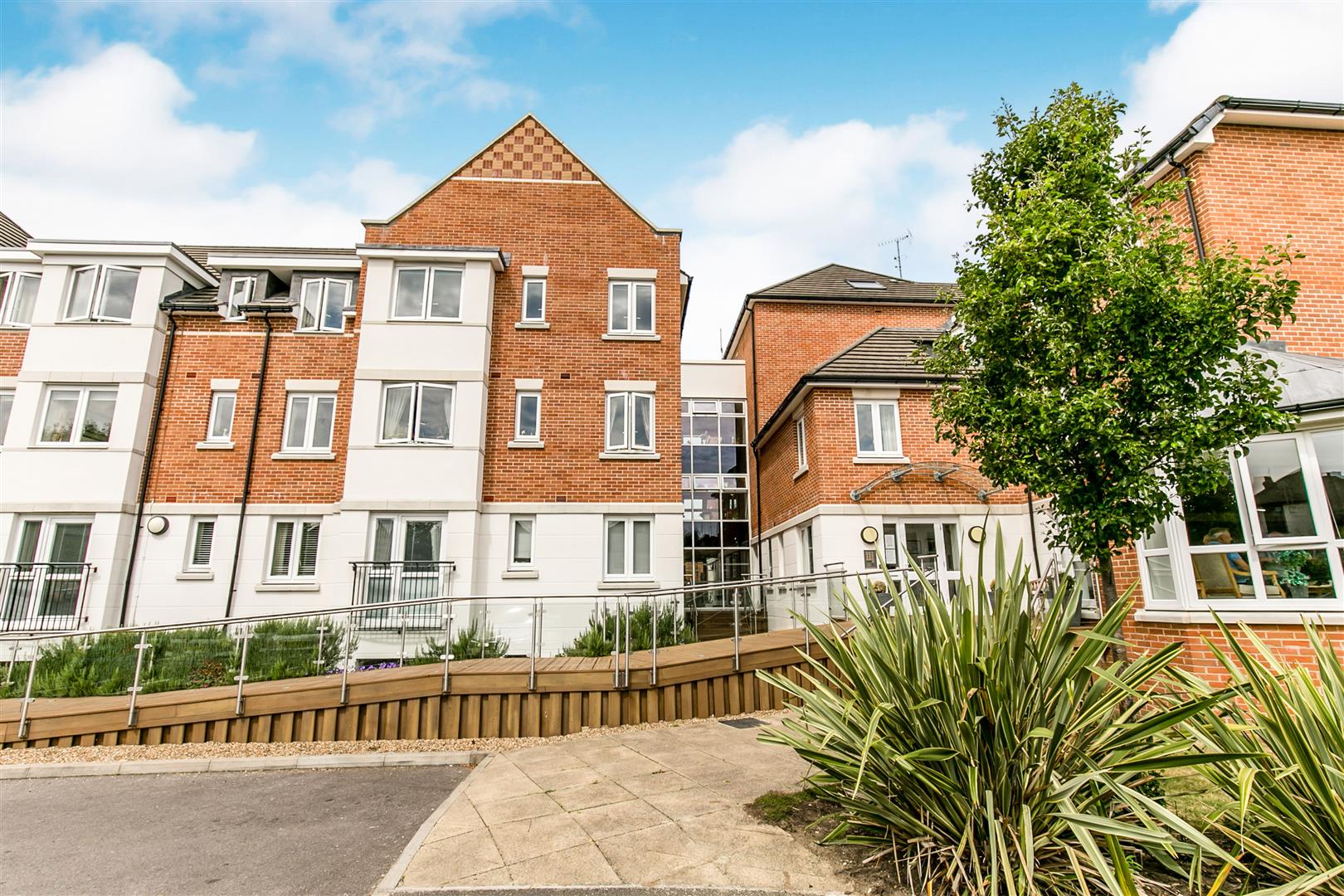 Crayshaw Court, Abbotsmead Place, Caversham, Reading