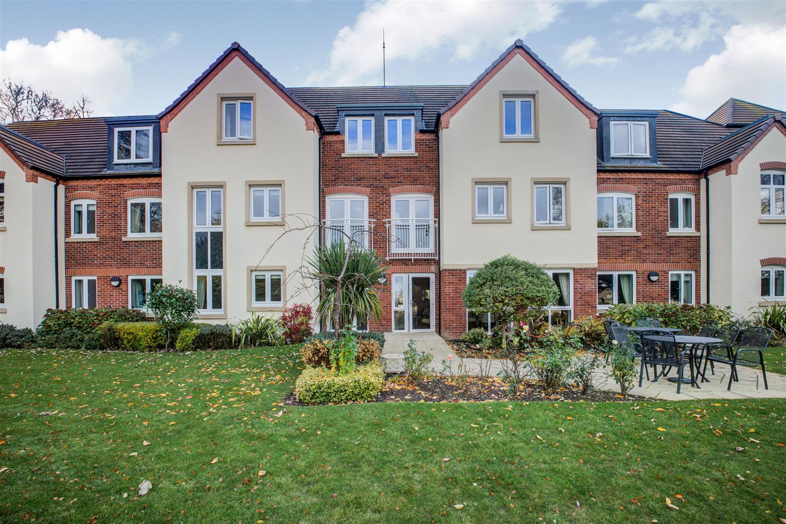 Salmon Court, Stratford Road, Wellesbourne, Warwick