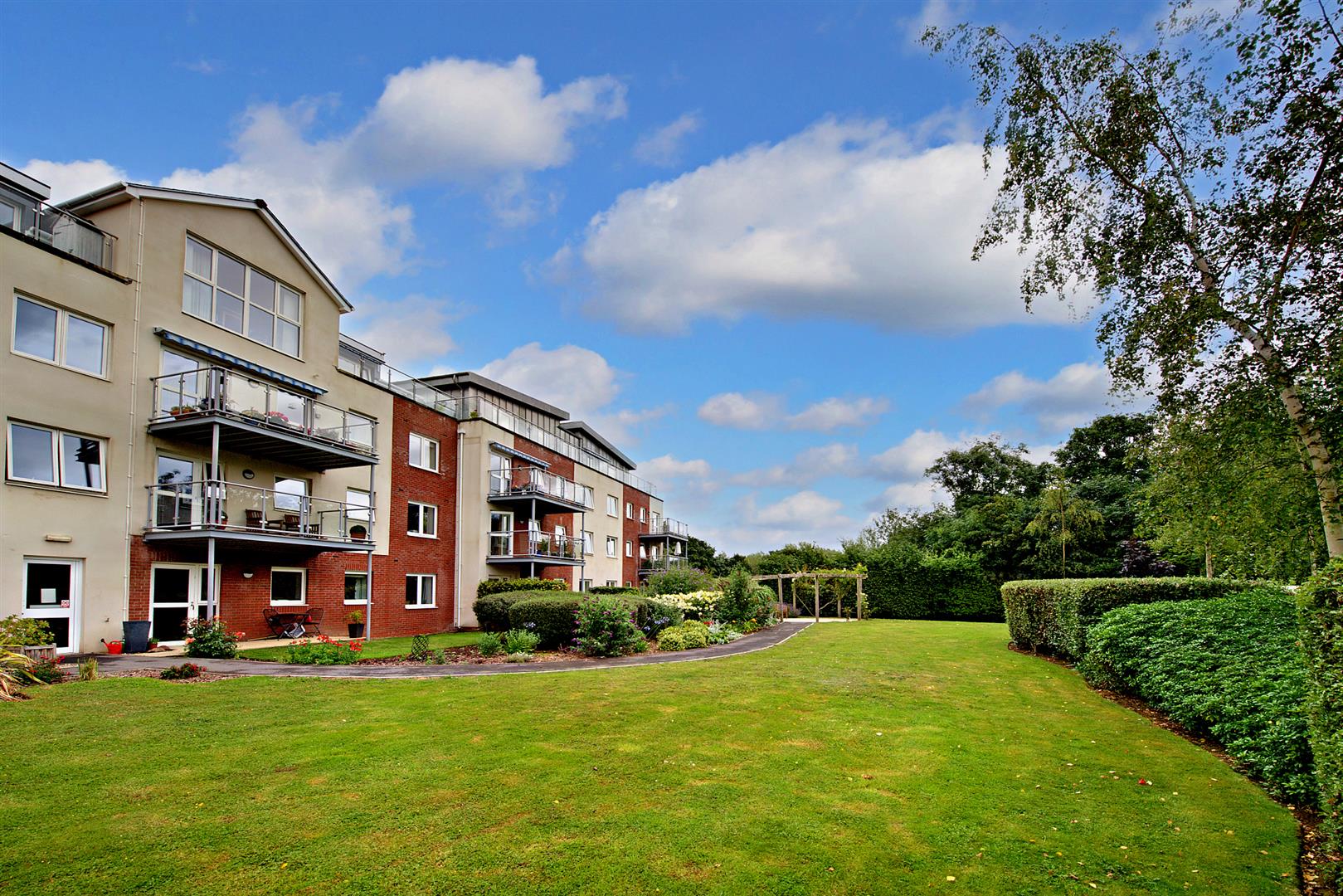 Ellisfields Court, Mount St, Taunton, TA1 3SS