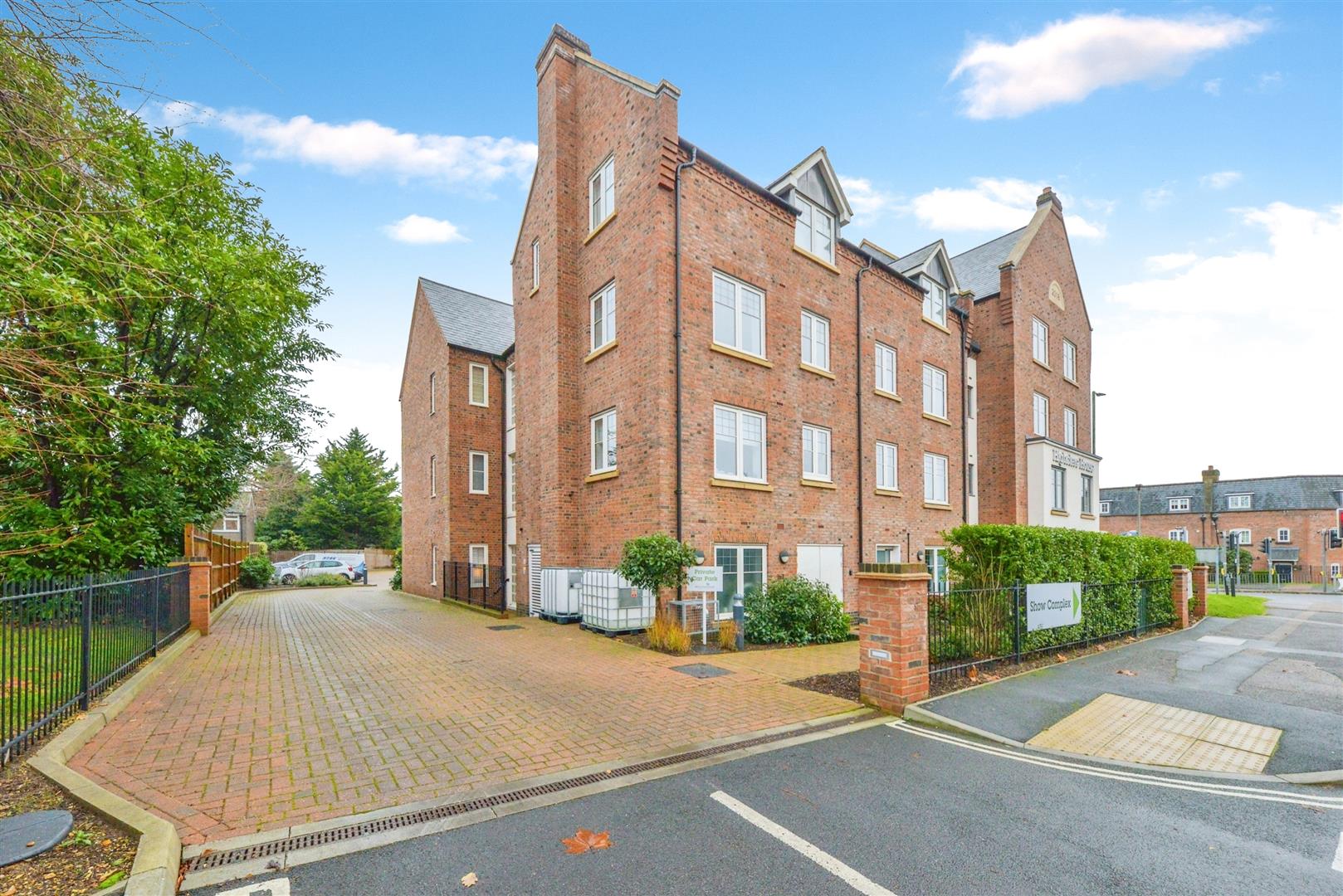 Great North Road, Hatfield