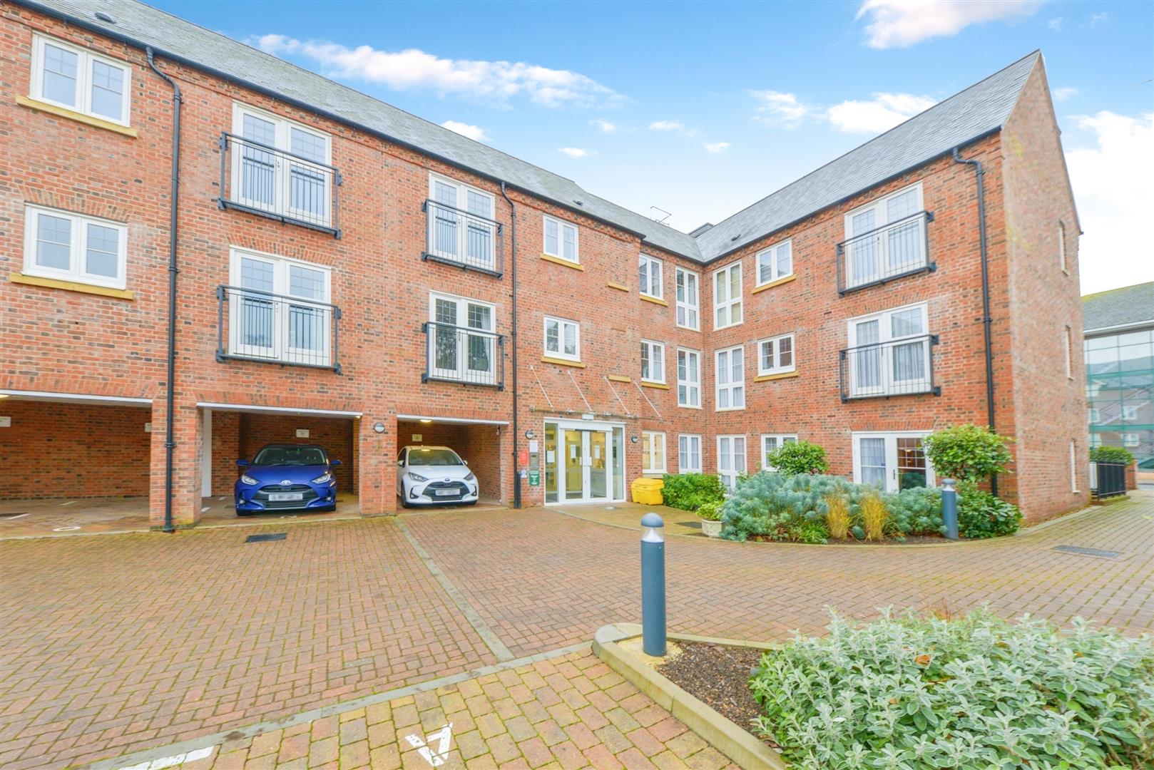 Great North Road, Hatfield