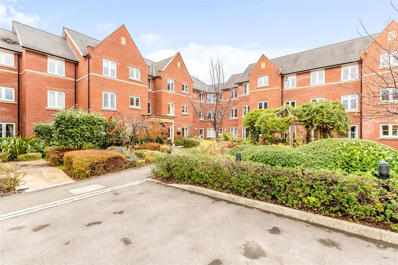 Foxhall Court, School Lane, Banbury