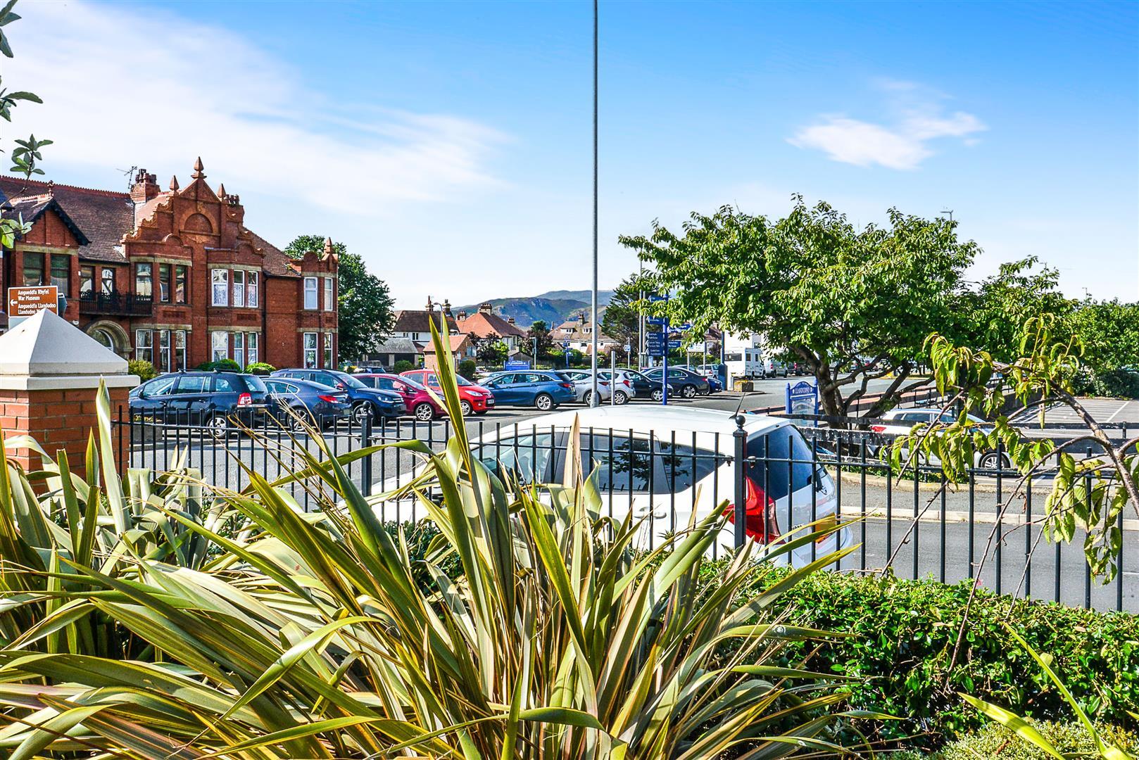 Cwrt Gloddaeth, Gloddaeth Street, Llandudno